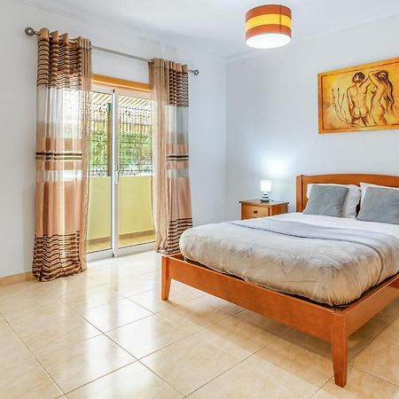 Spacious 2 Bdr Apartment W/ Patio By Lovelystay Armacao de Pera Exterior photo